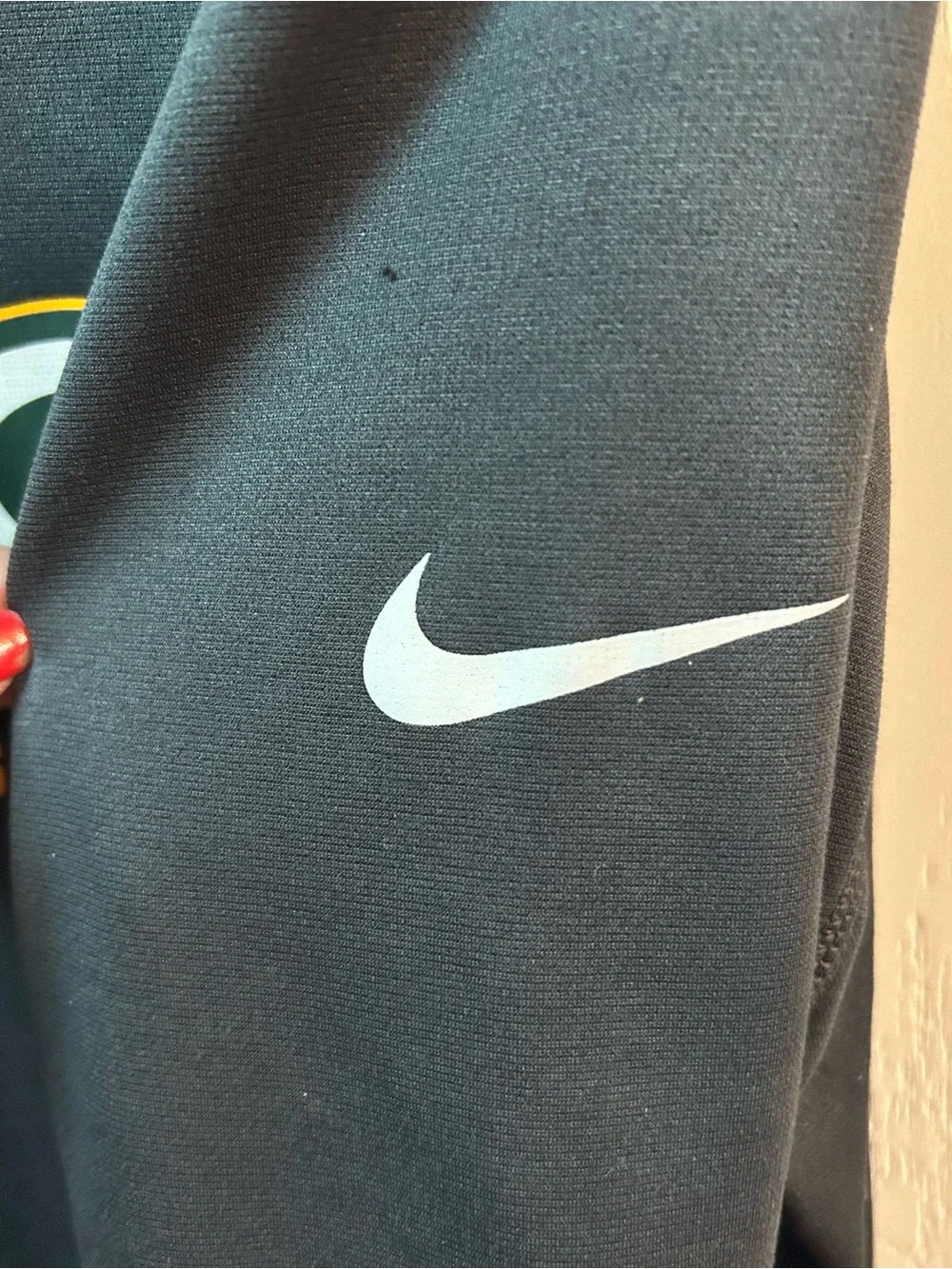 Nike Men’s Black Green Bay Packers Crewneck Hoodie with Yellow & White. SZ S